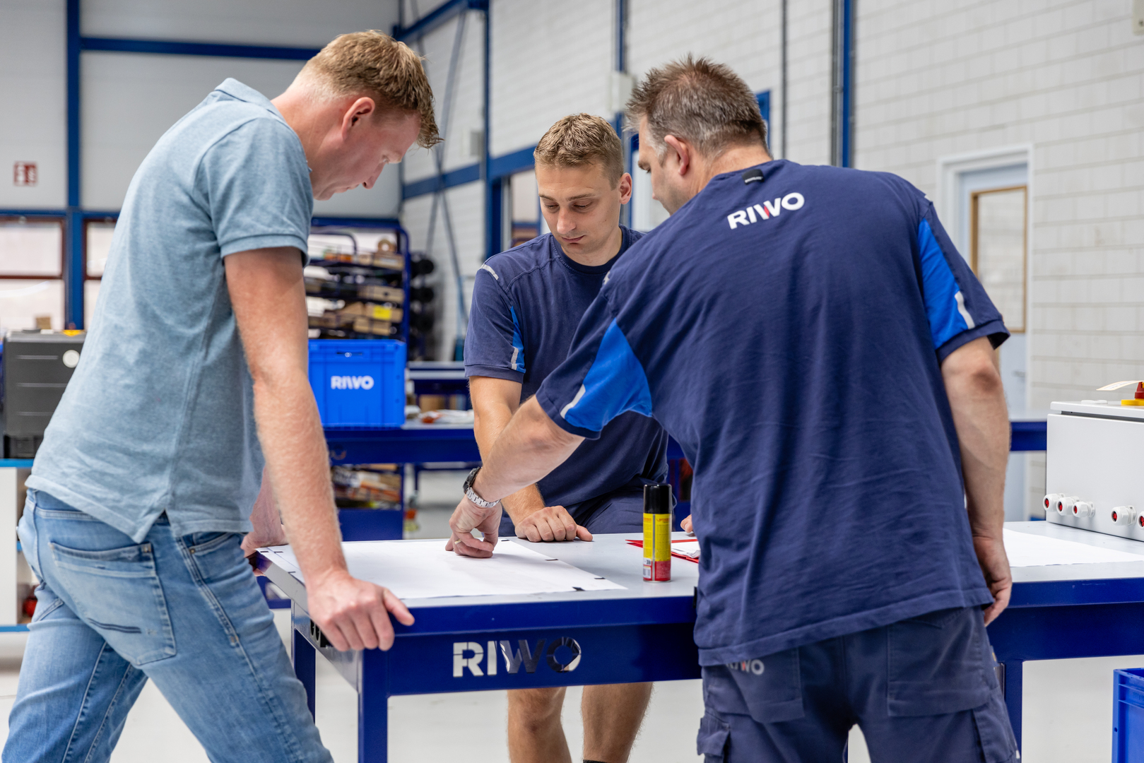 RIWO overleg hardware engineering met montage